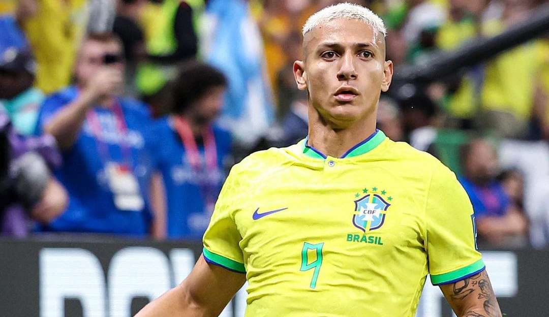 Richarlison já ajudou na cirurgia de um homem após doar camisa autografada. Entenda