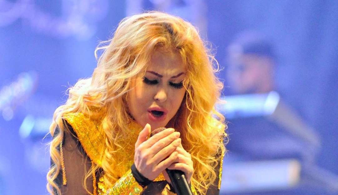 Emocionada, Joelma revela ter sofrido derrame e parada cardíaca