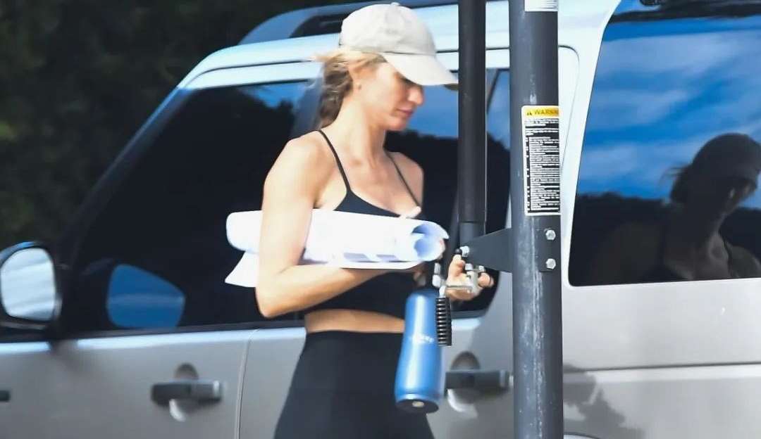 Gisele Bündchen visita casa em reforma em Miami