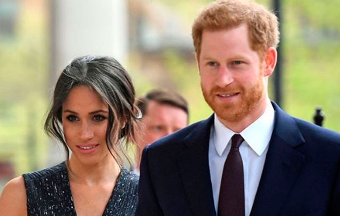 Príncipe Harry e Meghan Markle caminhando juntos