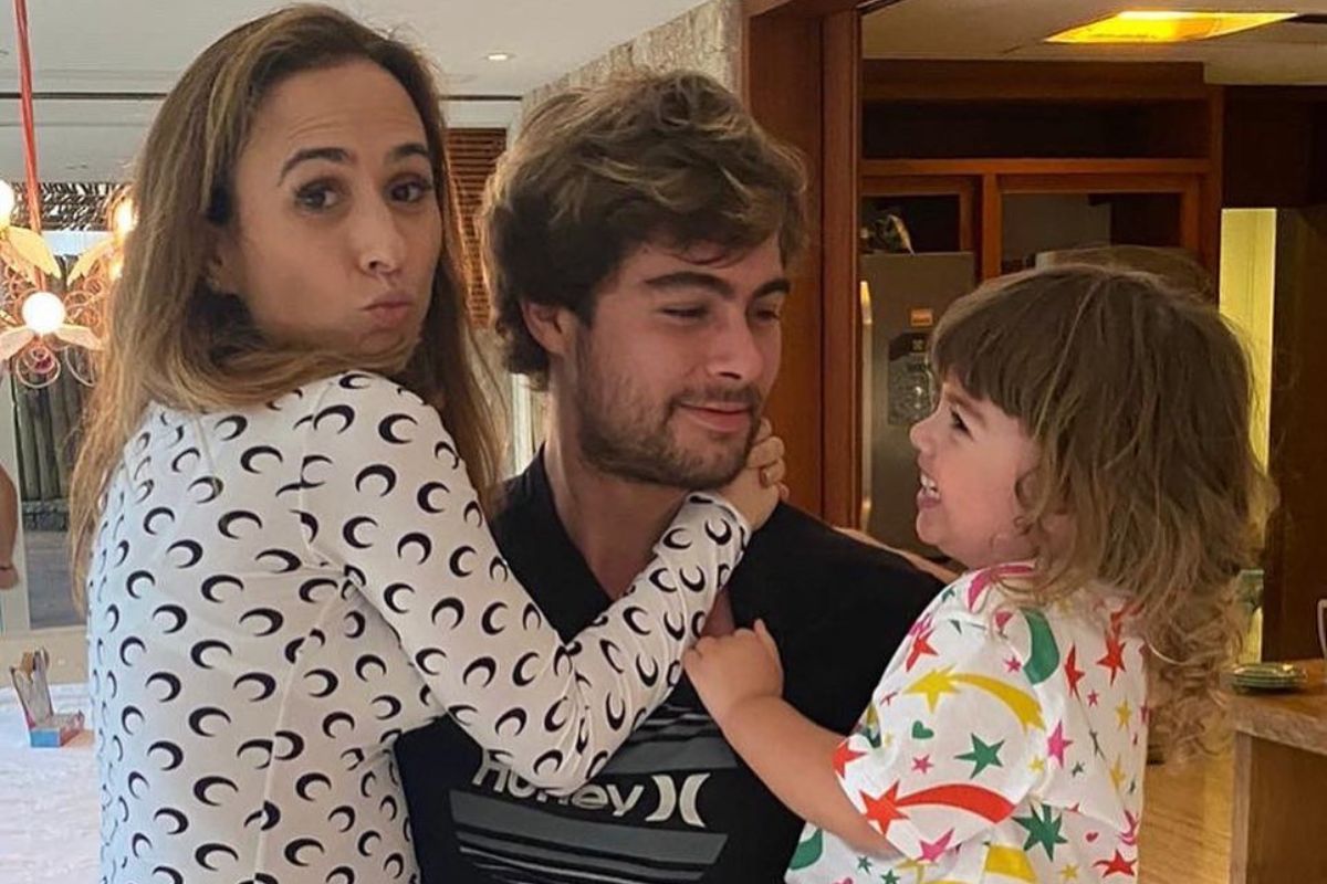 Tata Werneck e Rafael Vitti com Clara Maria