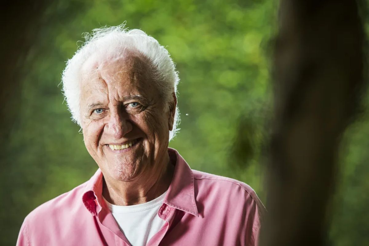 Rolando Boldrin, com sorriso no rosto