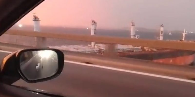 Vídeo mostra o momento em que navio bate na Ponte Rio-Niterói; imagens assustam