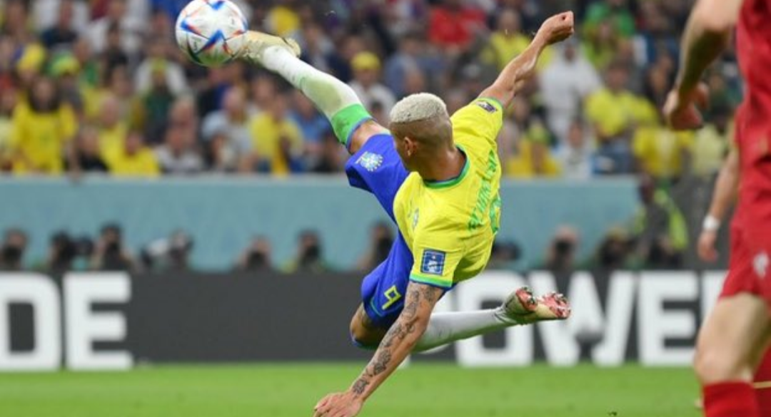 Internautas enaltecem Richarlison após gols na estreia do Brasil na Copa: “o maior”