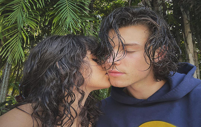 Shawn Mendes posta clique fofo de cabelo molhado com Camila