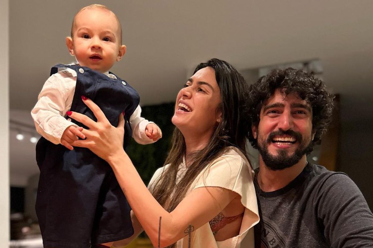 thaila ayala e renato góes comemorando mesversário do filho francisco