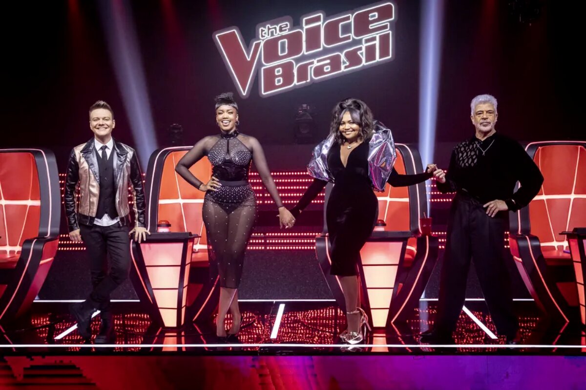 Michel Teló, IZA, Gaby Amarantos e Lulu Santos no palco do The Voice Brasil