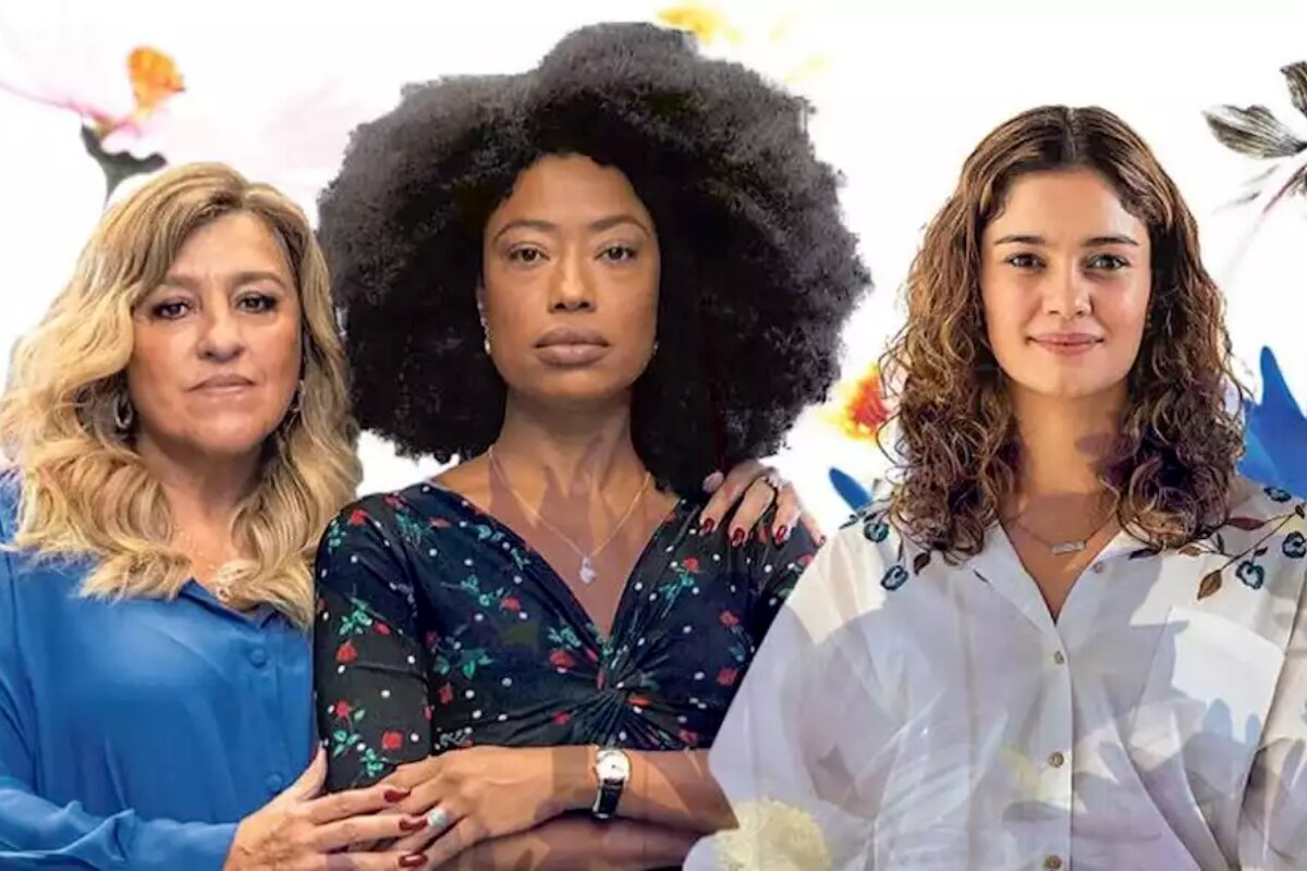 Zoé (Regina Casé), Judite (Mariana Nunes) e Maíra (Sophie Charlotte), em Todas as Flores