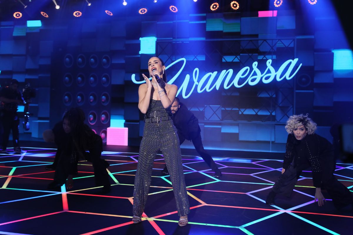 Wanessa canta no Domingo Legal