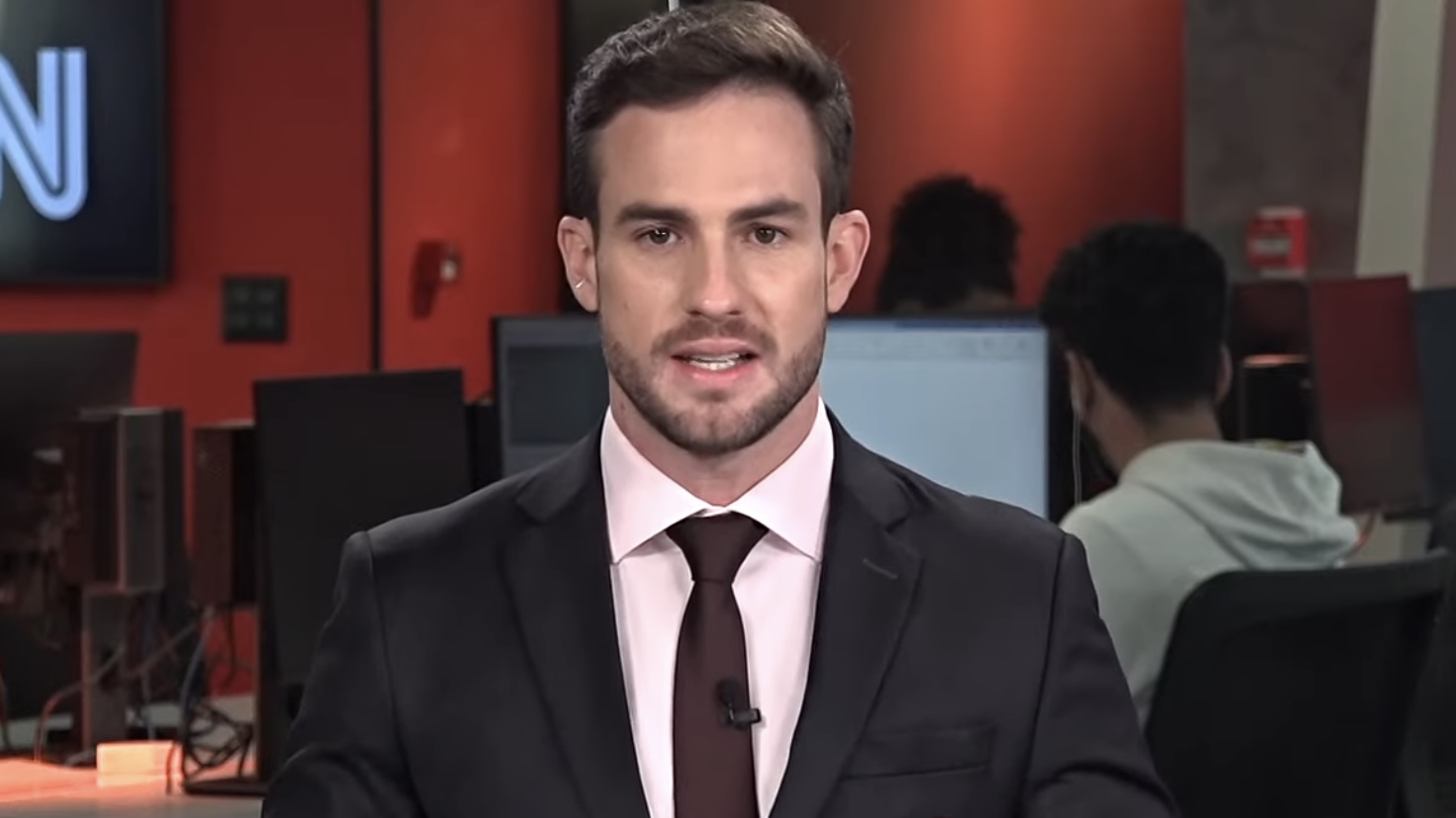 Fora da TV, Daniel Adjuto alfineta GloboNews em cobertura de invasões em Brasília