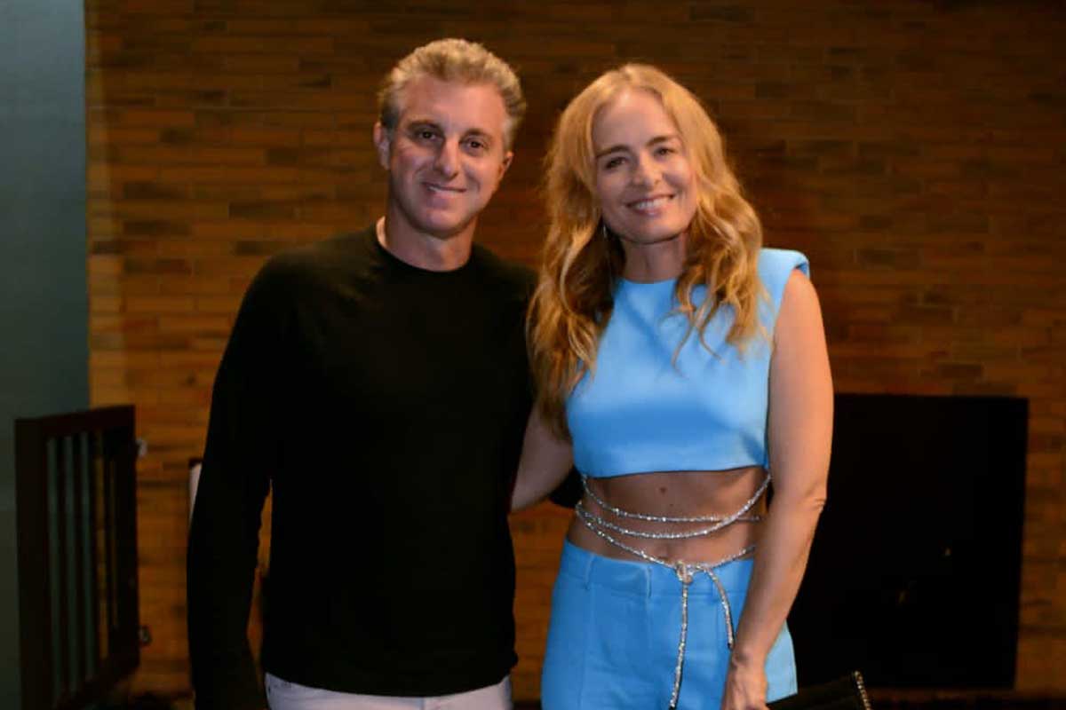 Angélica e Luciano Huck posaram para os fotógrafos