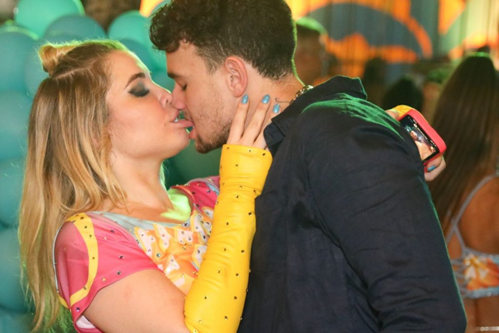 filho de solange almeida beijando!