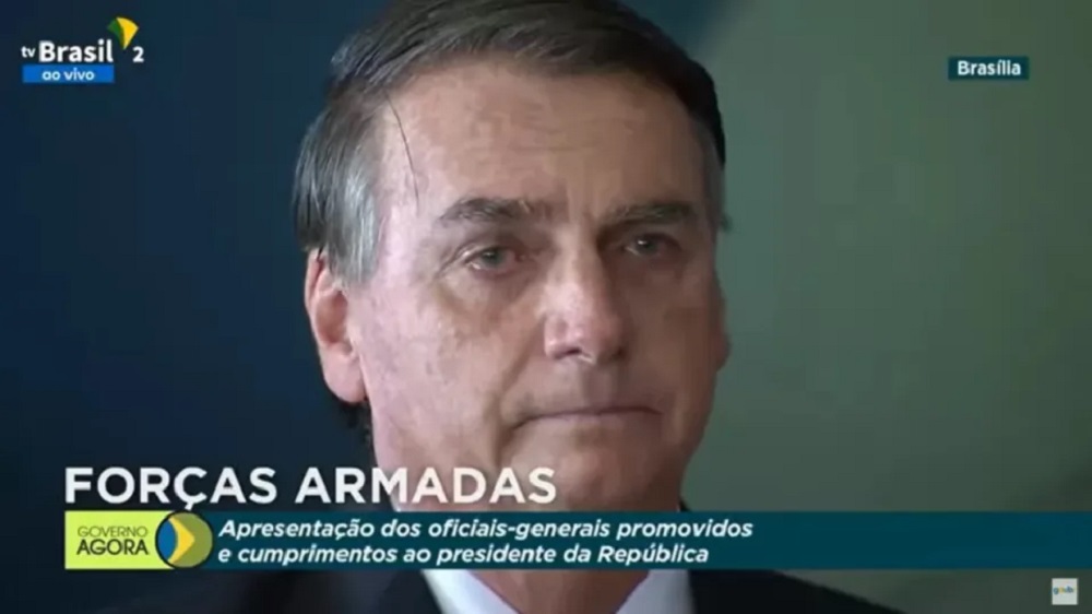 VÍDEO: Presidente chora durante evento militar em Brasília