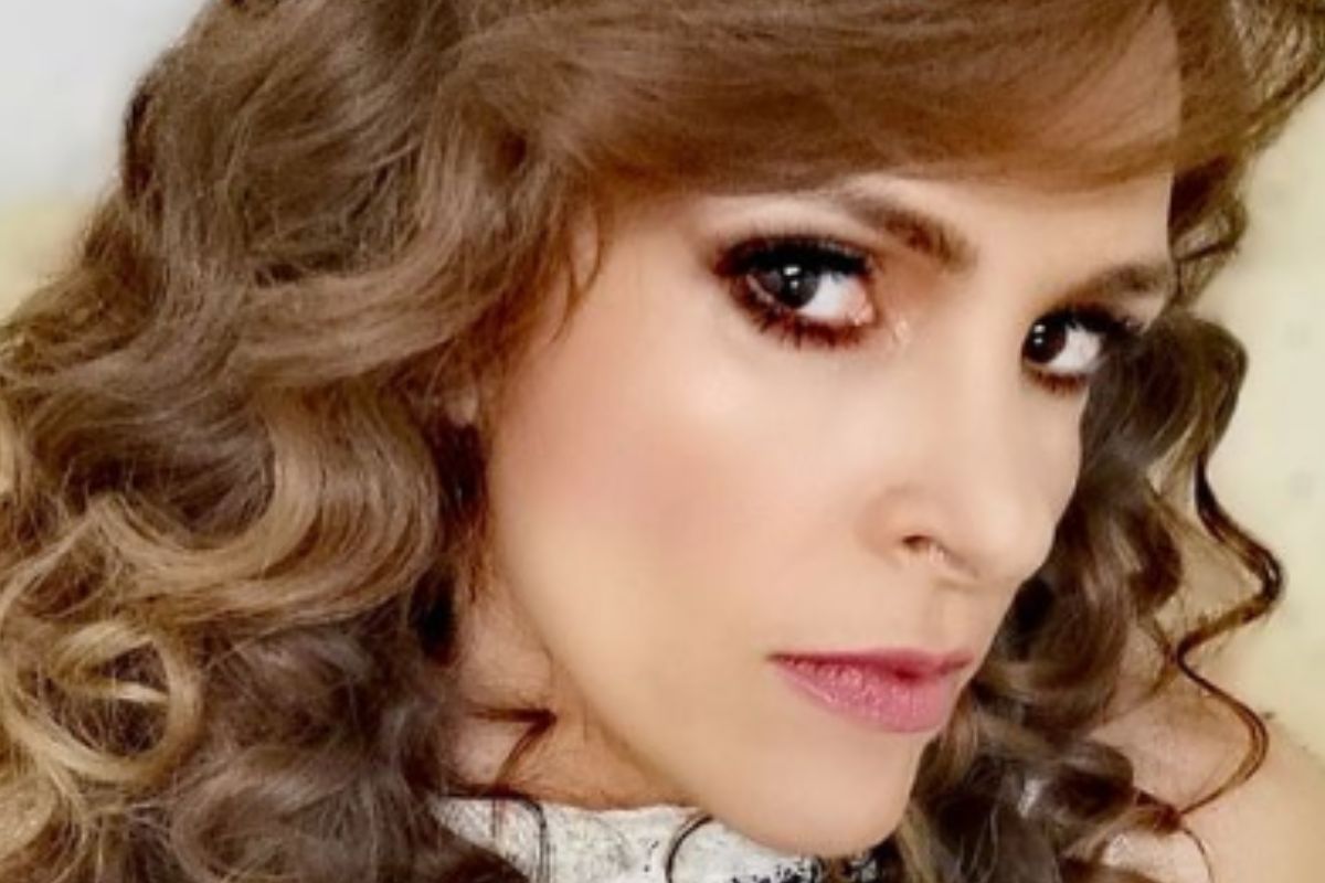 Cantora Claudisabel