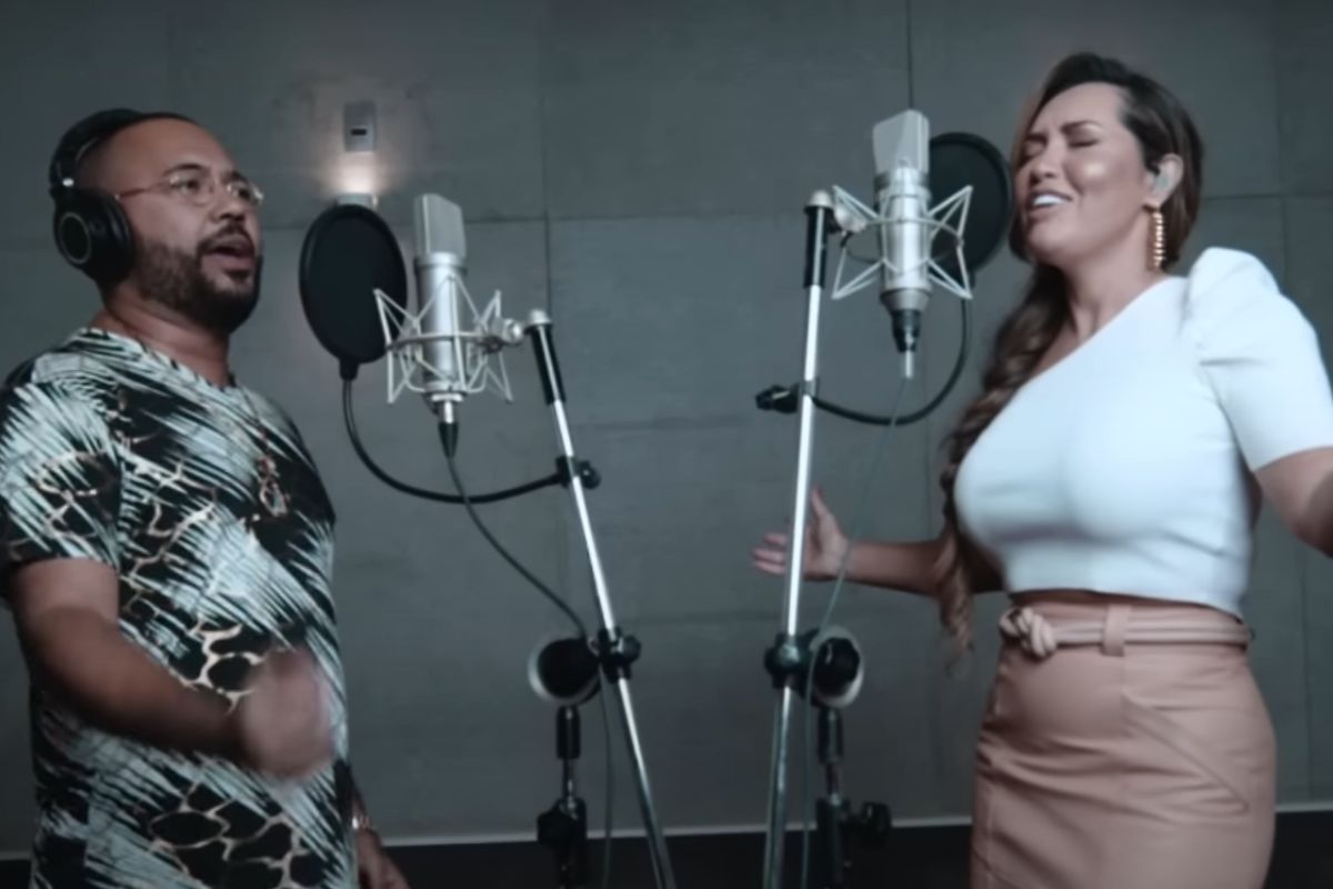 Dudu Nobre canta em estúdio com Karinah