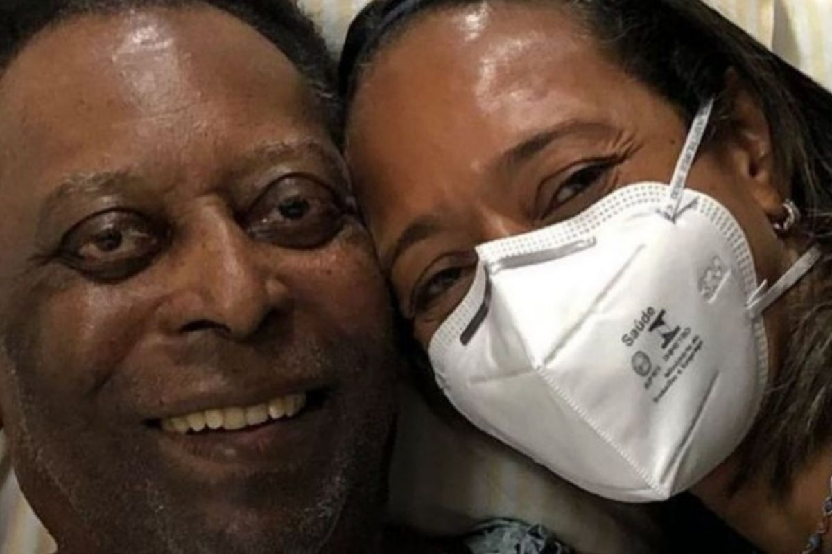 Filha de Pelé em foto com o Rei