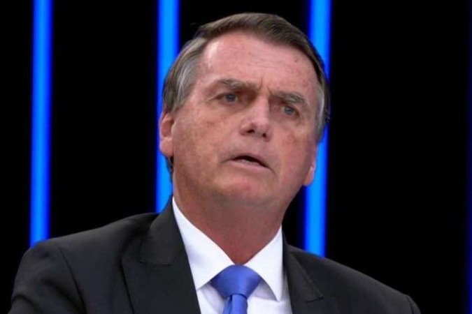 Vai amputar? Carlos Bolsonaro divulga foto de perna infeccionada de Jair