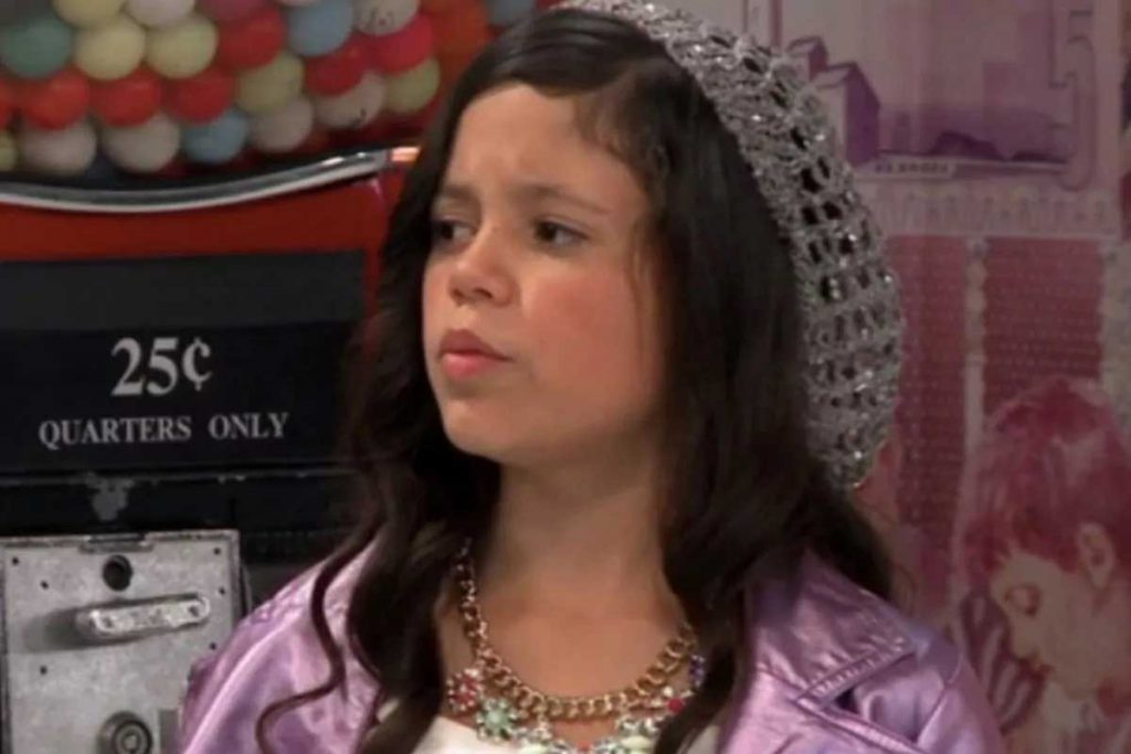 jenna-darcy-1024x683-2 Jenna Ortega, como Darcy, em Riquinho