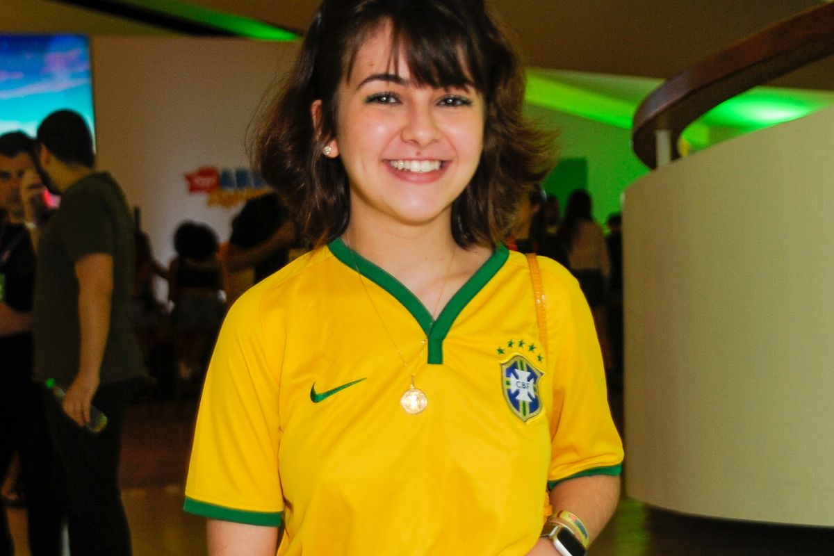 klara castanho curte jogo do brasil