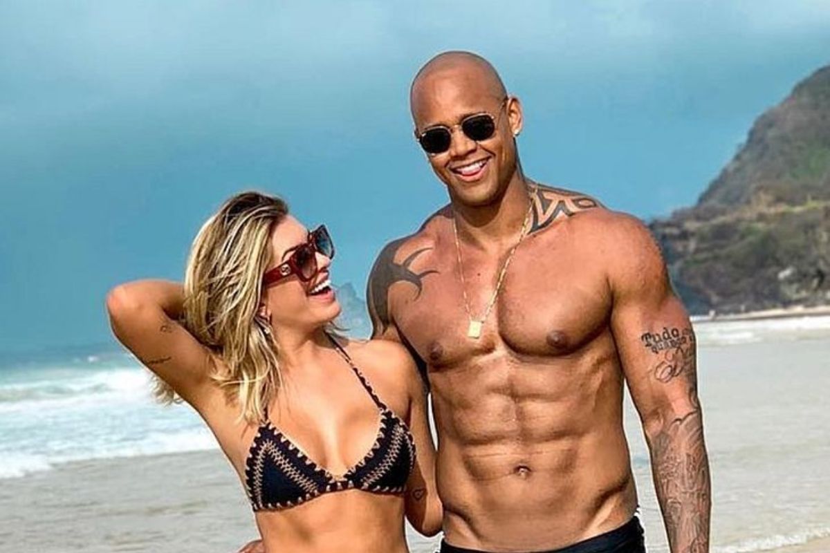 léo santana e lore improta na praia