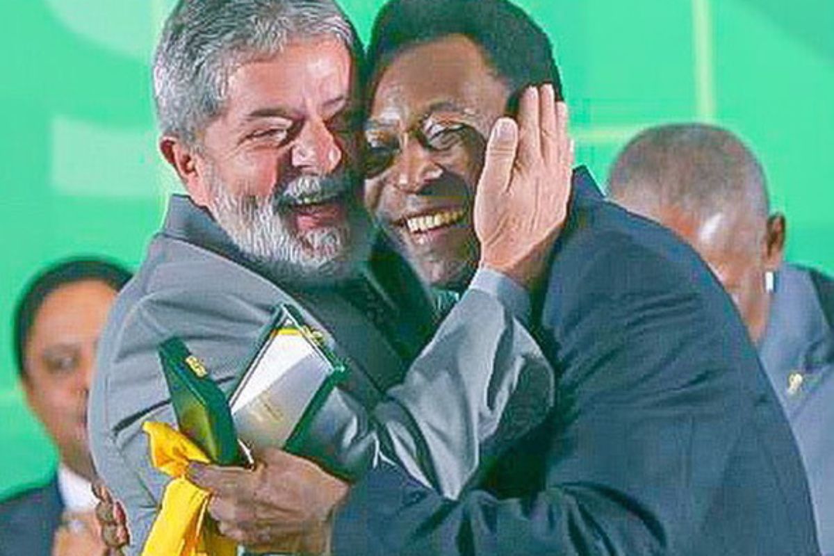 luiz Inácio lula da silva abraçando pelé