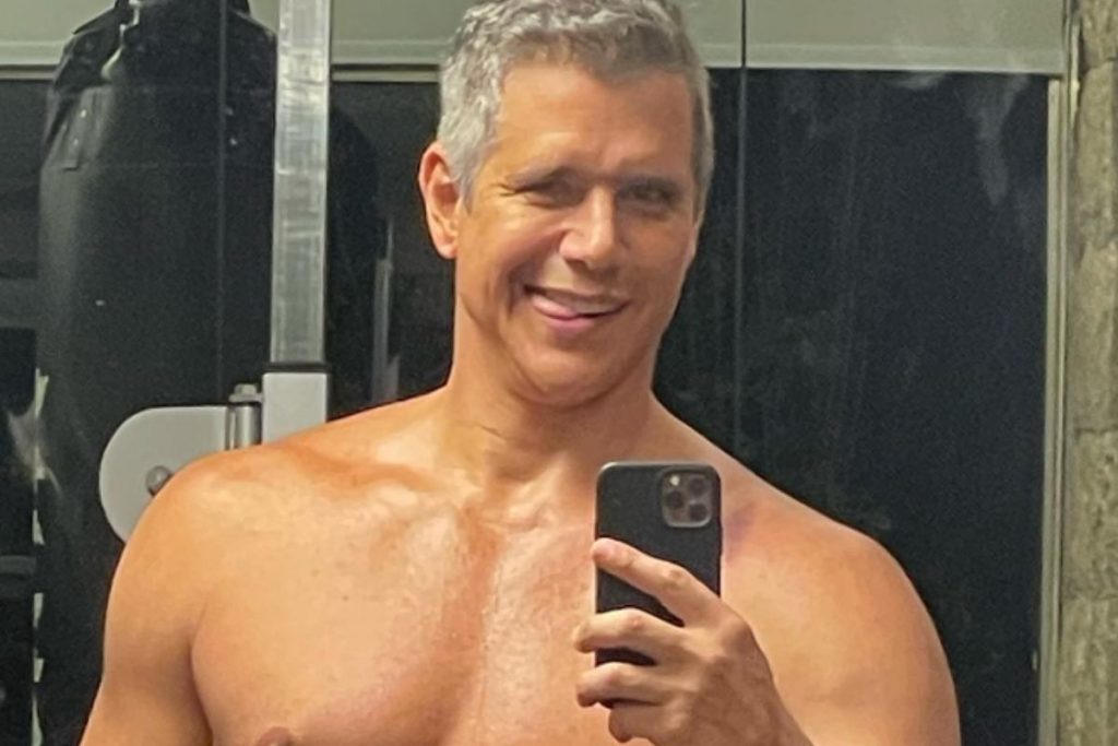 Daddy? Marcio Garcia aparece com corpo exuberante nas redes e brinca: “Coroa on”