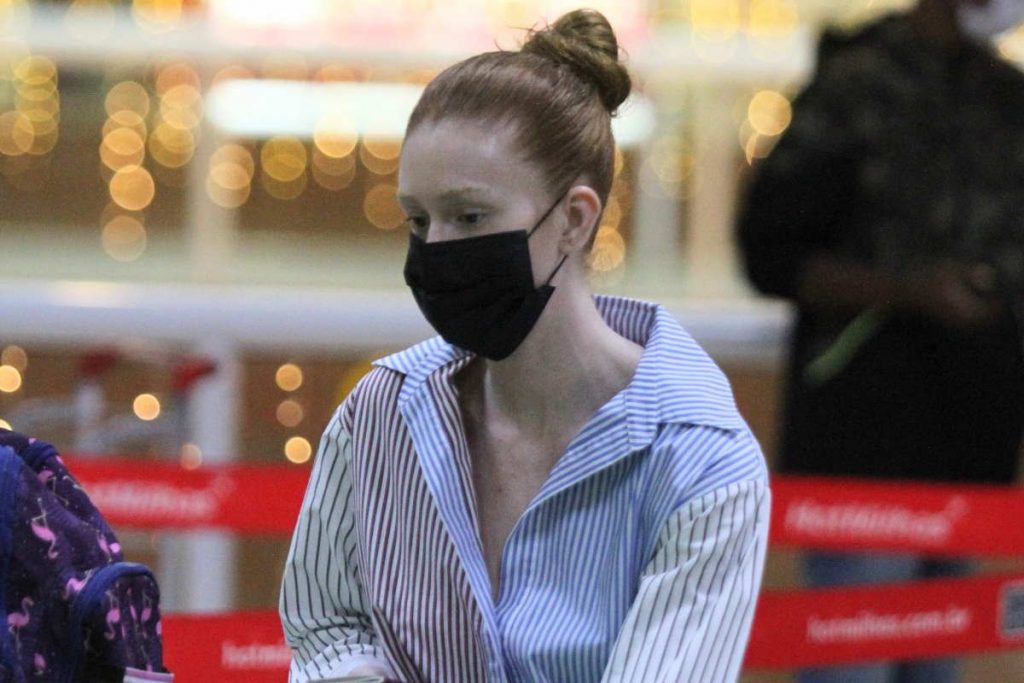 marina ruy barbosa em aeroporto