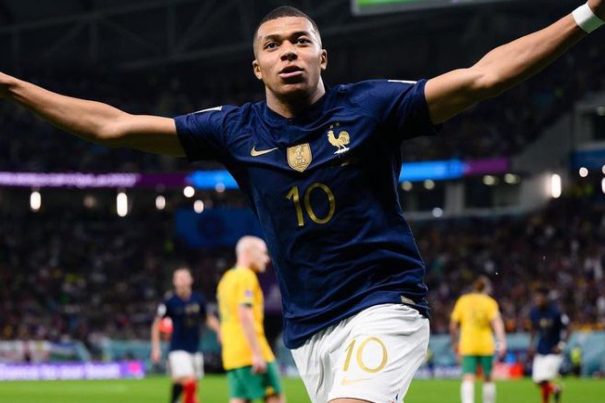 mbappé comemorando gol com a frança na copa do mundo 2022