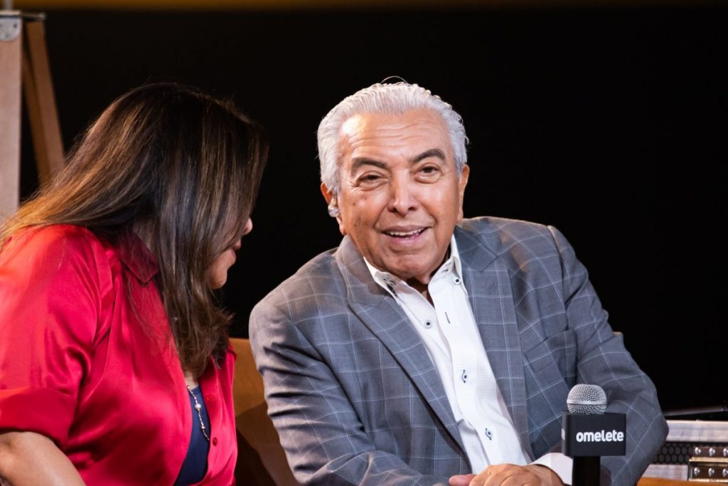 Maurício de Sousa com a filha, Mônica sorrindo na CCXP