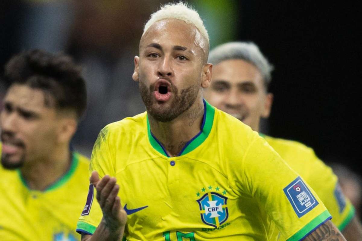 Neymar volta ao Brasil após Copa do Mundo e agradece o povo Fofocas e