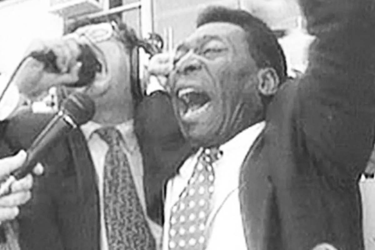 pelé e galvão bueno comemorando brasil tetracampeão do mundo em 1994