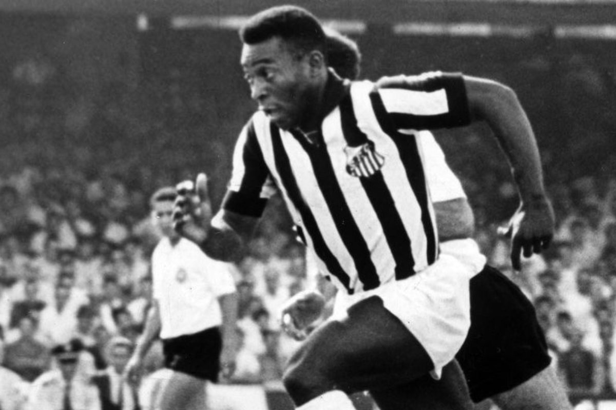 pelé jogando pelo santos fc quando mais jovem