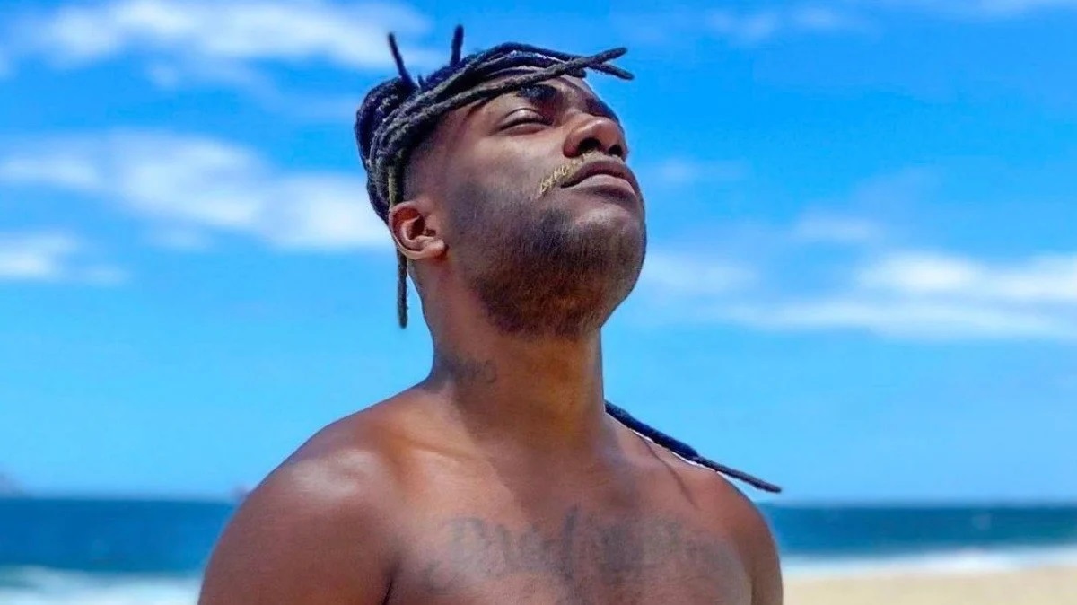 Ex-Fazenda, Pelé Milflows surge excitado em foto de sunga e agita a web: “Salsichão”; VEJA!
