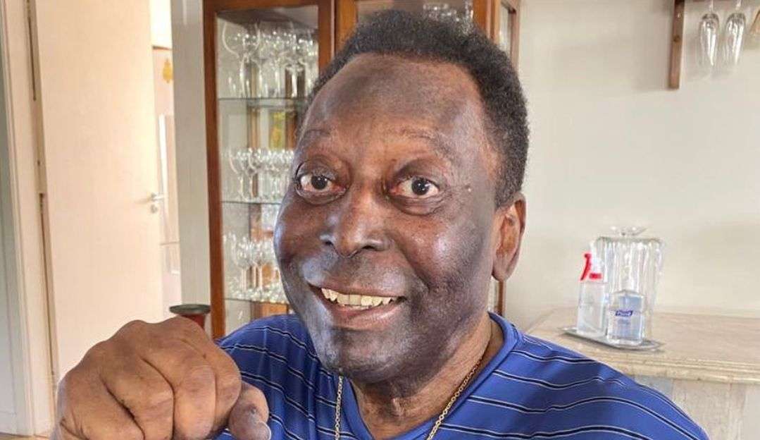 Após internação, Pelé escreve mensagem para fãs: “Estou forte”