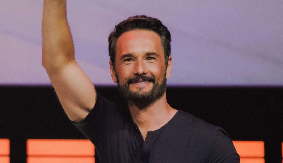 Rodrigo Santoro fala sobre papel na série 'Wolf Pack'