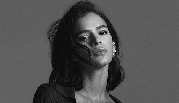 Bruna Marquezine encanta em nova foto publicada no Instagram