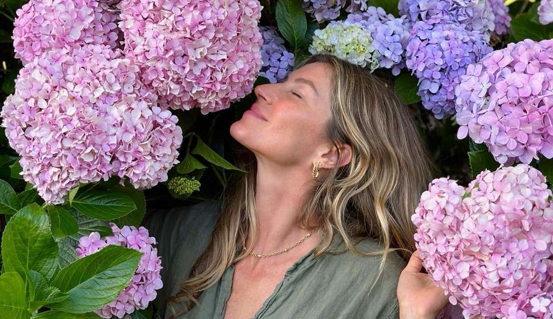 Gisele Bündchen posta fotos ao lado da família no Brasil e dispara: 'Tão bom voltar pra casa”