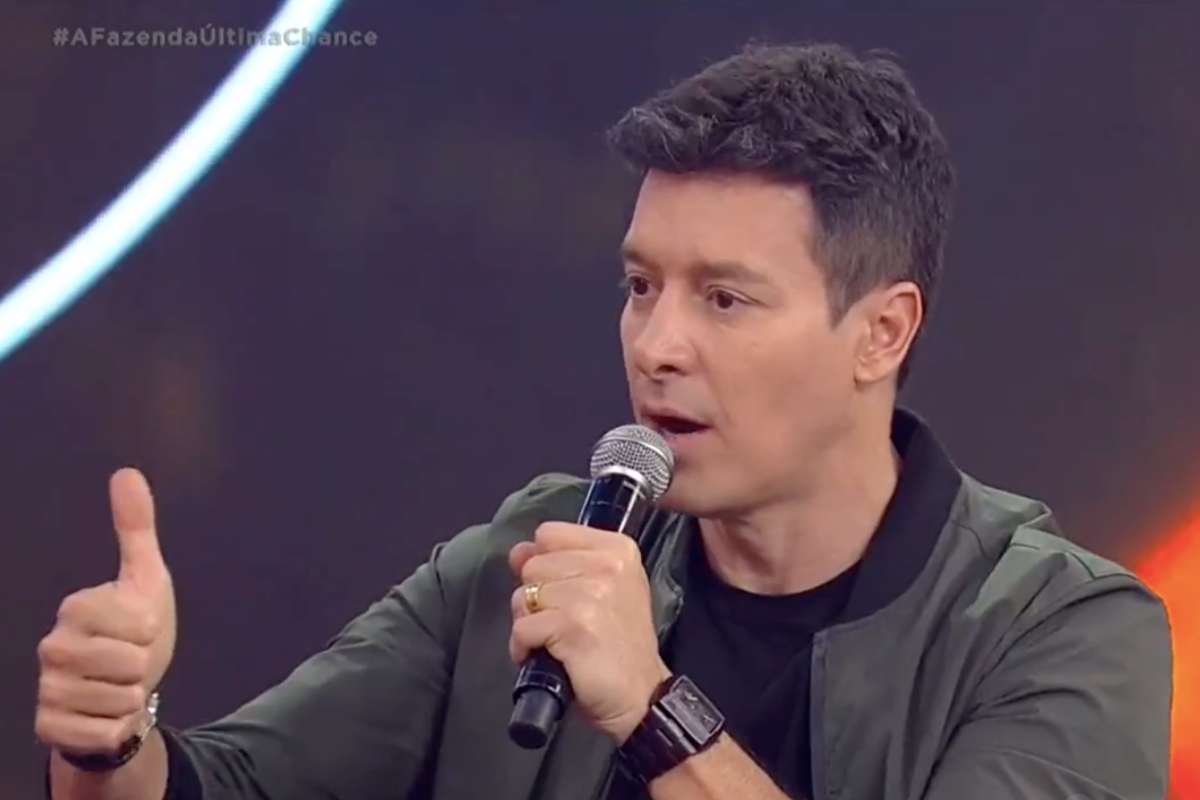 Rodrigo Faro dá bronca em peoa