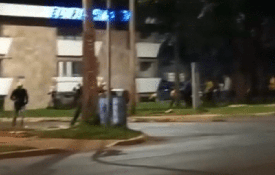 Viral: Bolsonaristas tentam invadir sede da PF; veja vídeo