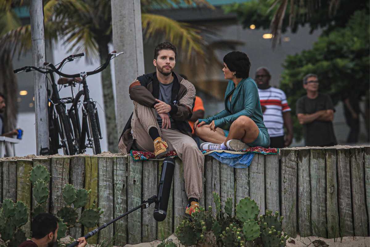 Thiago Fragoso e Vanessa Giácomo gravando cenas de Travessia