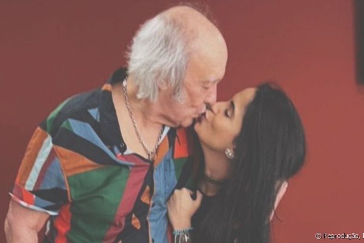 fernanda passos e erasmo carlos se beijando