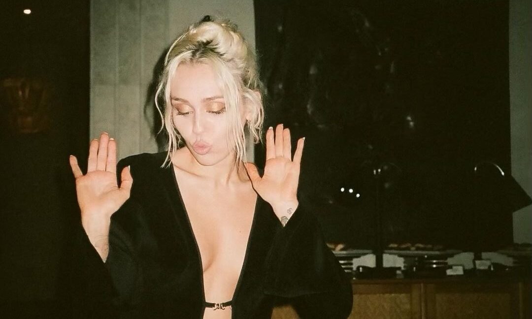 Miley Cyrus mantém liderança na Billboard Hot 100; veja ranking