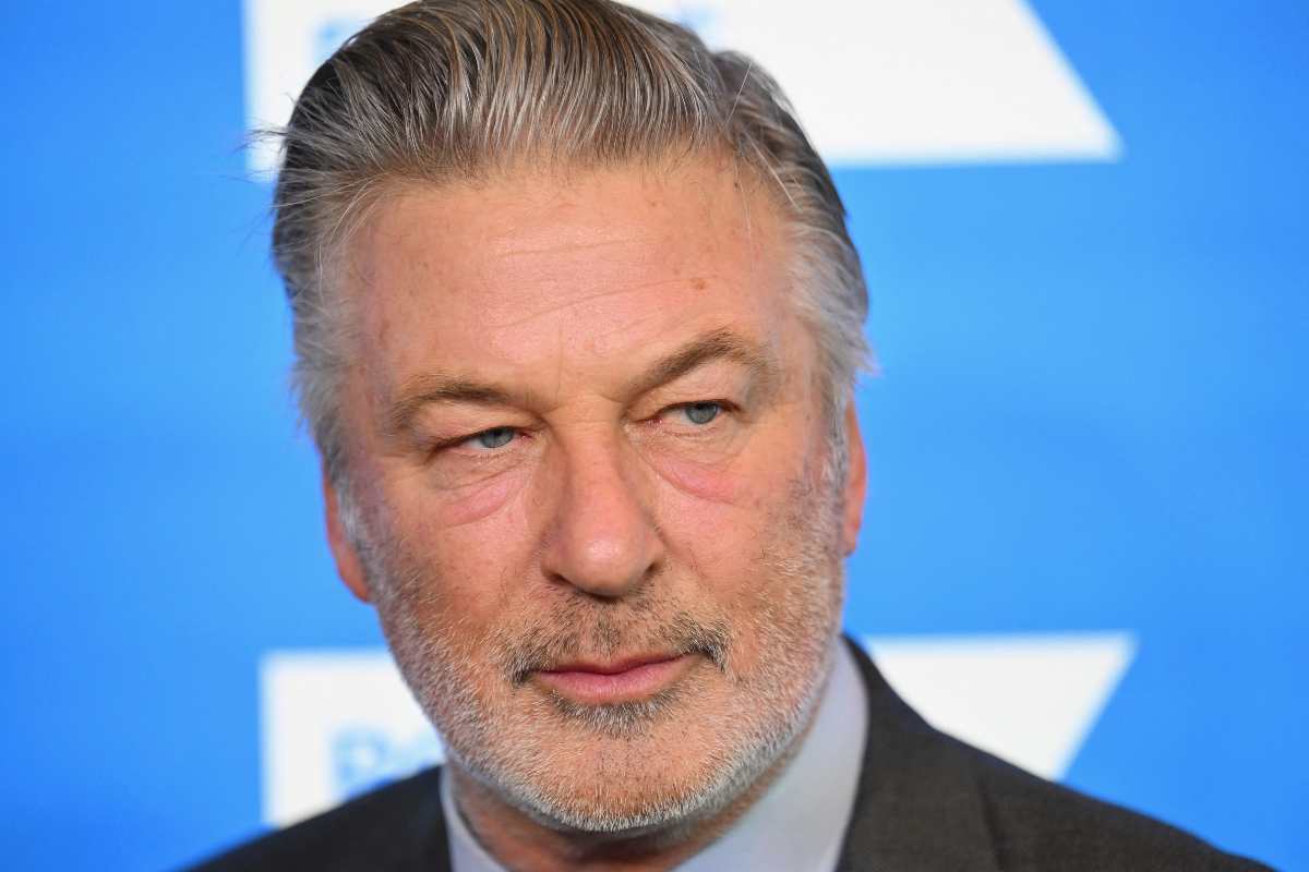 Alec Baldwin é acusado formalmente por homicídio involuntário por tiroteio em 'Rust'