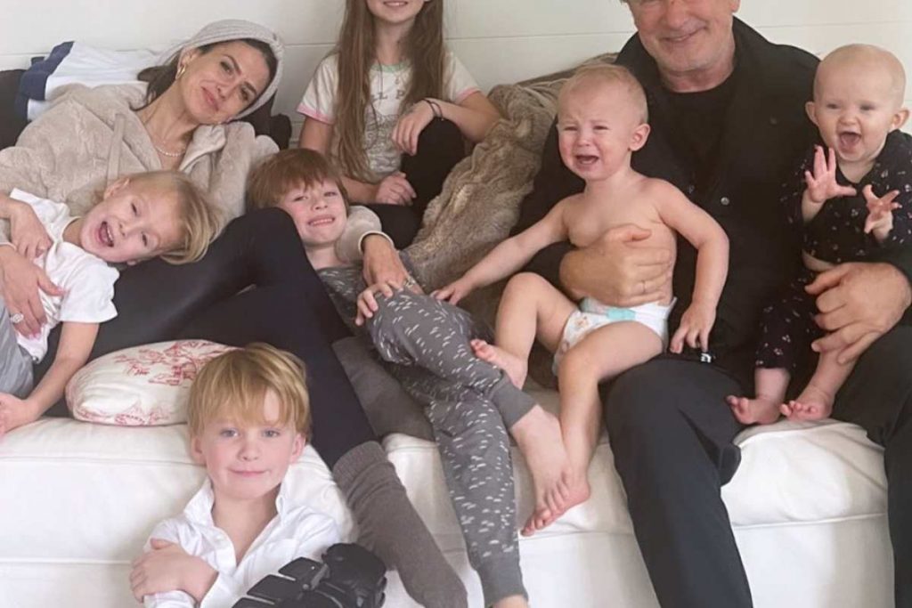 alec-baldwin-hilaria-baldwin-e-filhos-1024x683-2 Hilaria e Alec Baldwin com os seis filhos