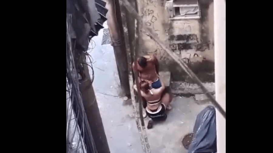 Quem é o rapaz que Anitta simulou oral em clipe?