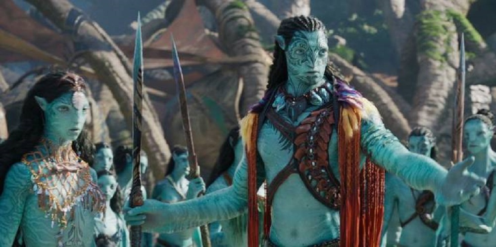 James Cameron celebra sucesso de “Avatar 2” e dispara: “Chega de streaming!”