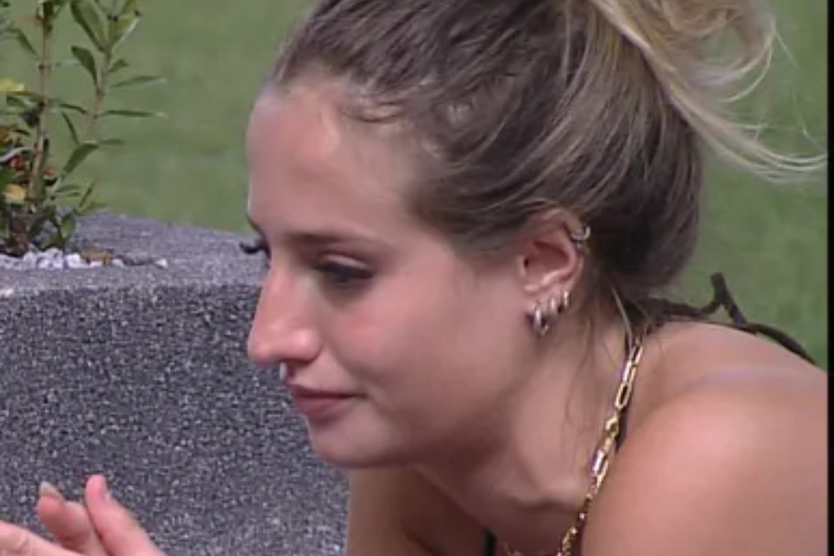 bruna griphao pensativa na piscina do bbb23