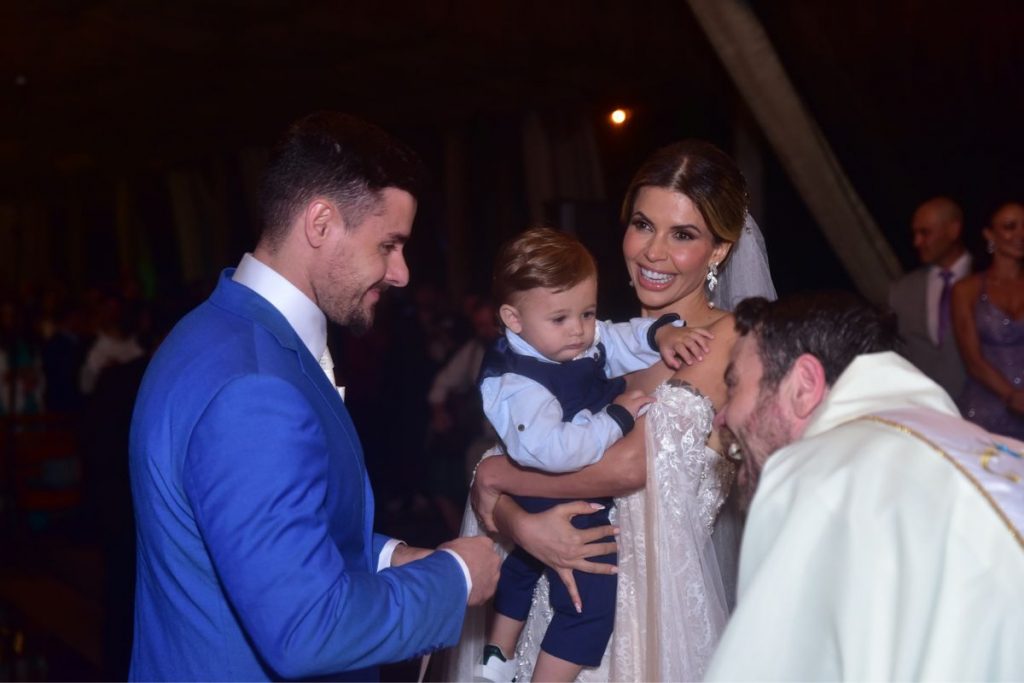 Cacau Colucci e Bruno Lima com o filho Arthur