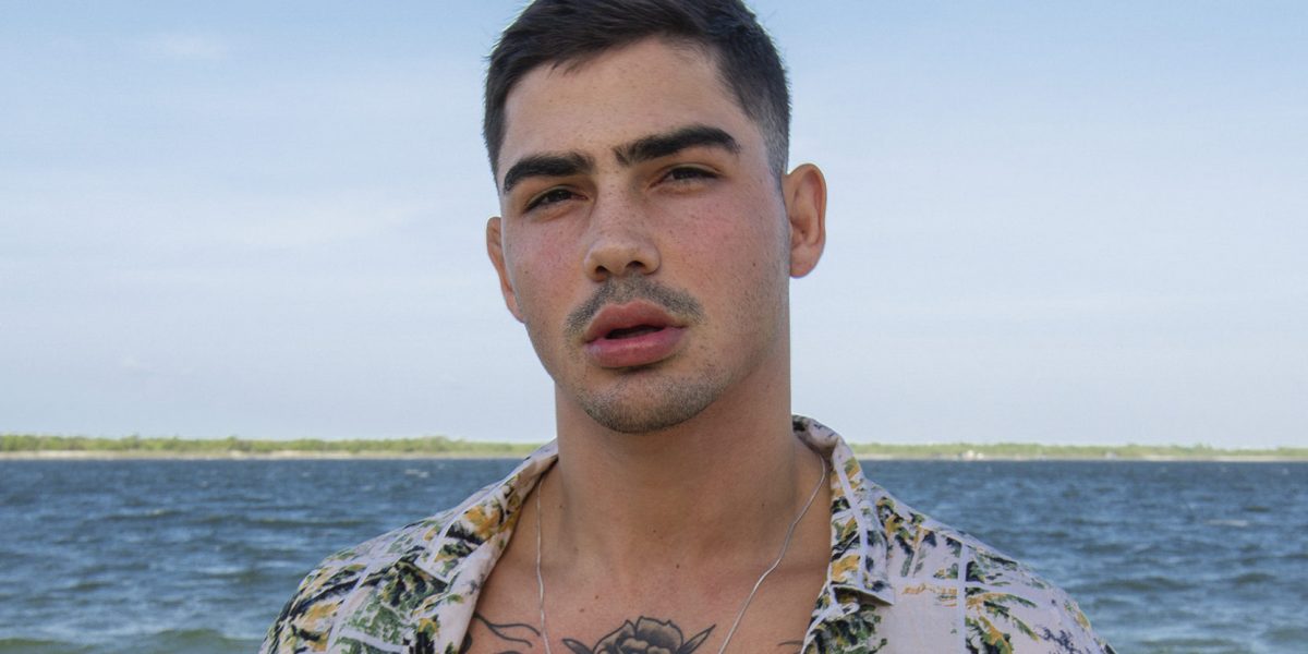 VÍDEO: Ex de Anitta, Caio Cabral bebe leite materno e gera polêmica na web