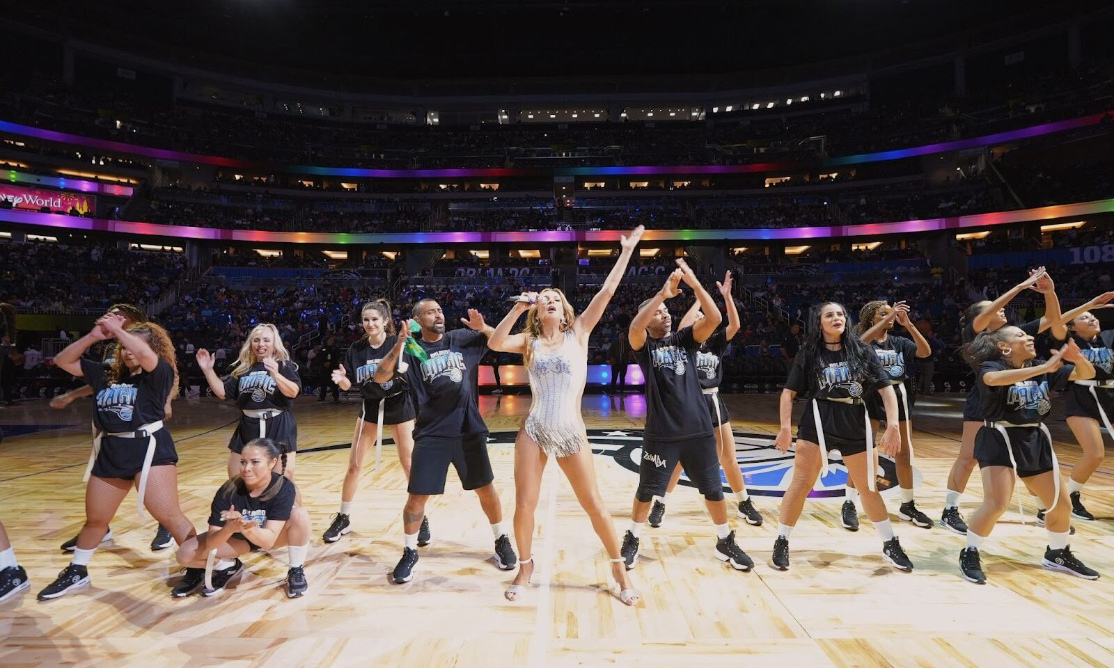 Claudia Leitte realiza apresentação inédita no show do intervalo da NBA, em Orlando